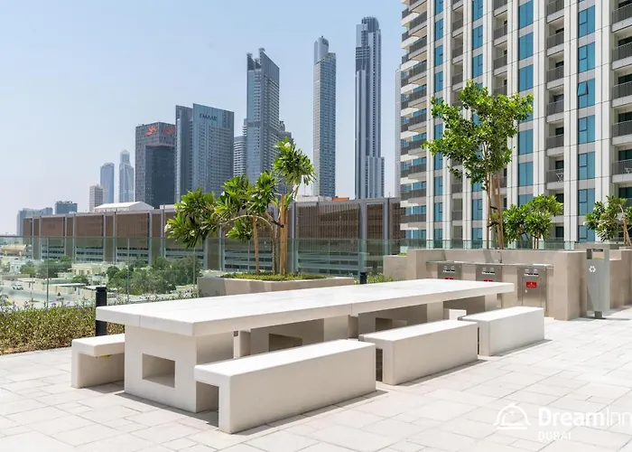 Dream Inn Contemporary Apartments - Downtown Views