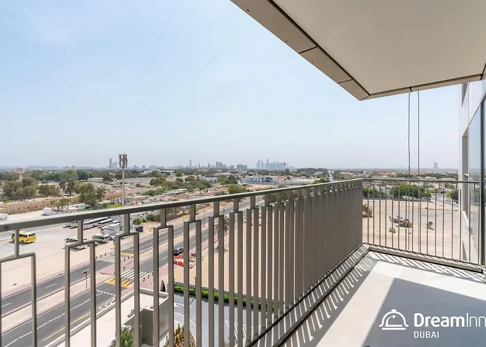 Dream Inn Contemporary Apartments - Downtown Views